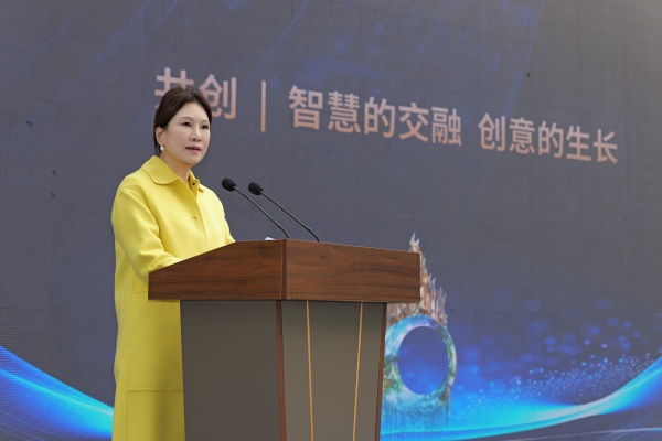 1770800242482449.jpg 翟美卿-德录拍.jpg/